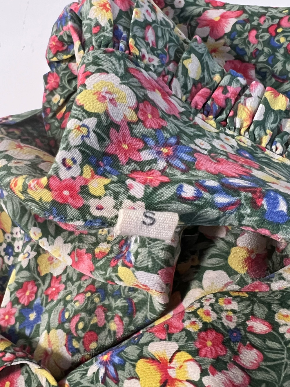 Doen Bel Top  Silk Green Valley Floral Short Sleeve Sz S - Picture 6 of 8